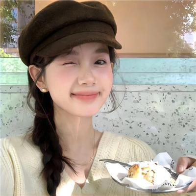 高墙、黑色与帅小伙
